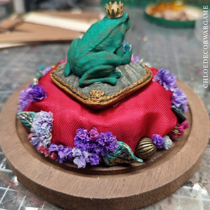 Prince Grenouille – Collection de Dioramas Fantasy sous Cloche & Décors Miniatures