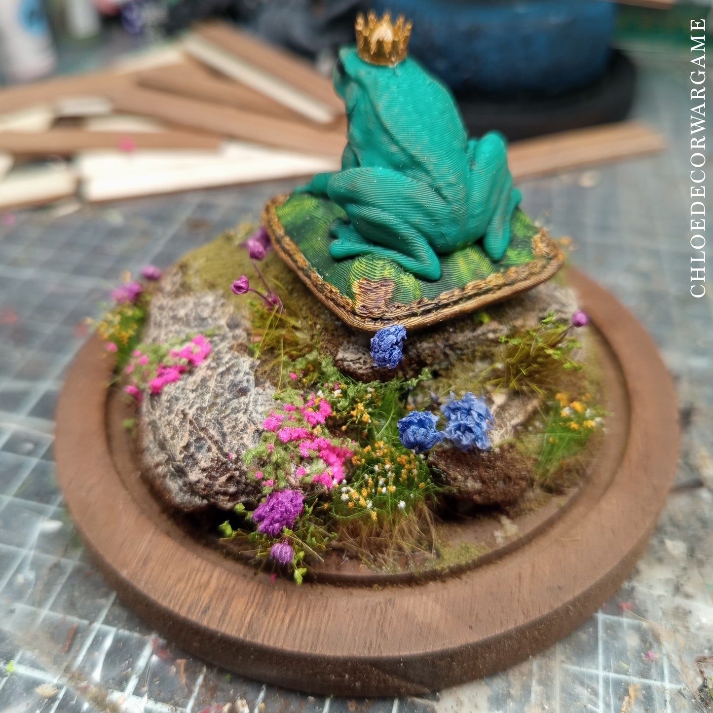 Prince Grenouille – Collection de Dioramas Fantasy sous Cloche & Décors Miniatures